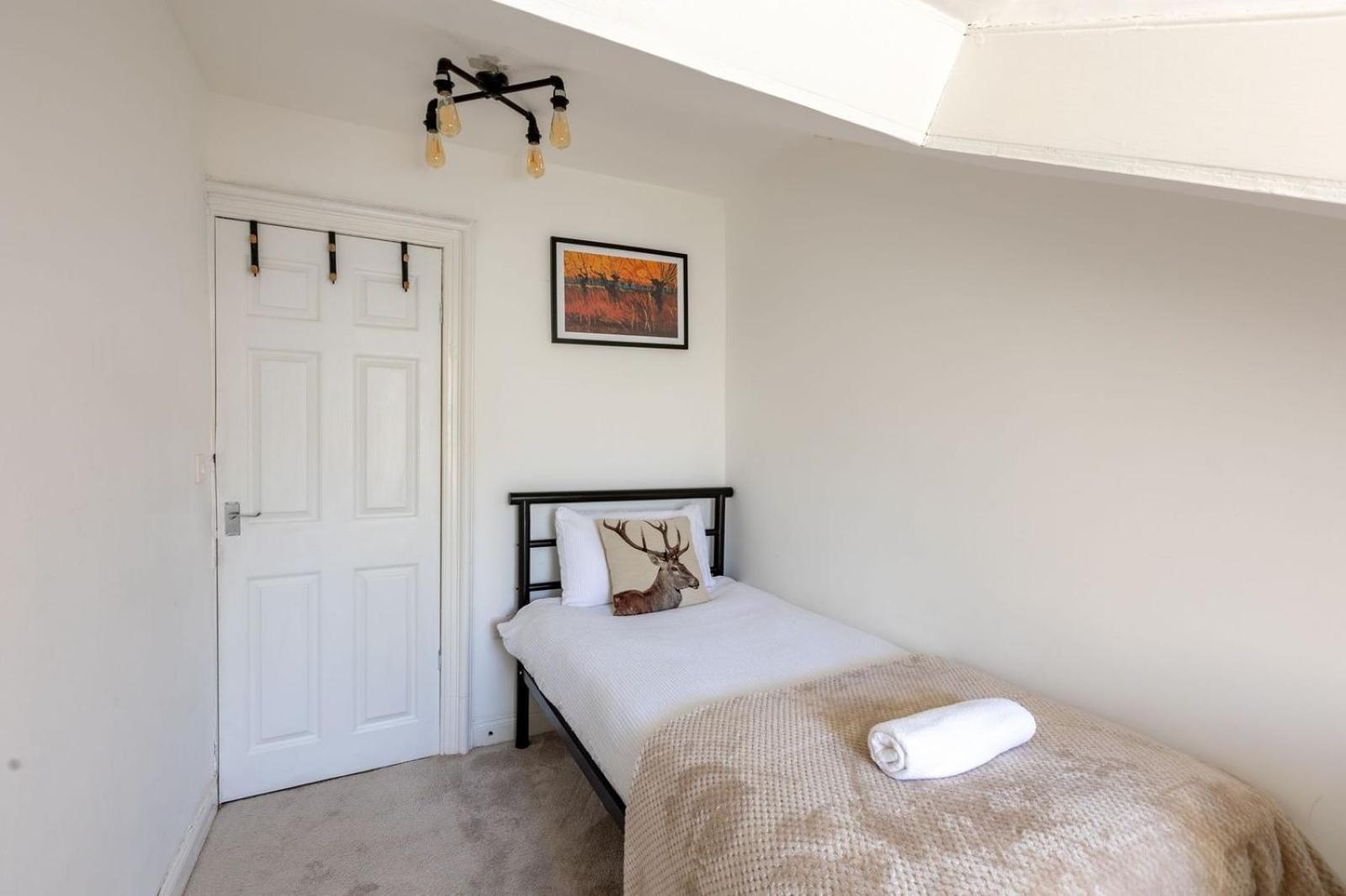 Spacious 3 Bedroom Home In Glasgow - Free Parking Exteriör bild